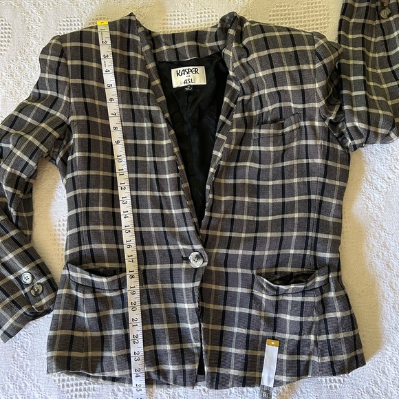 Blazer - Picture 9 of 11